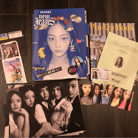 Newjeans 1st ablum bluebook mingi ver - Picture 1 of 3